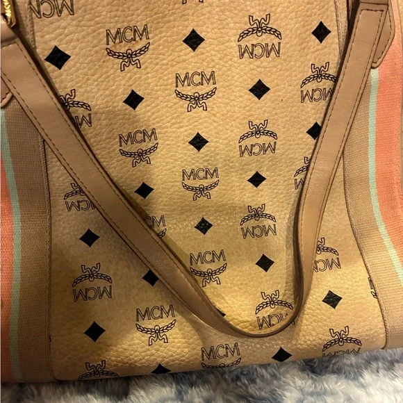MCM Tan and Pink Tote Bag with Gold Accents Q4382 Munchen - Picture 5 of 11